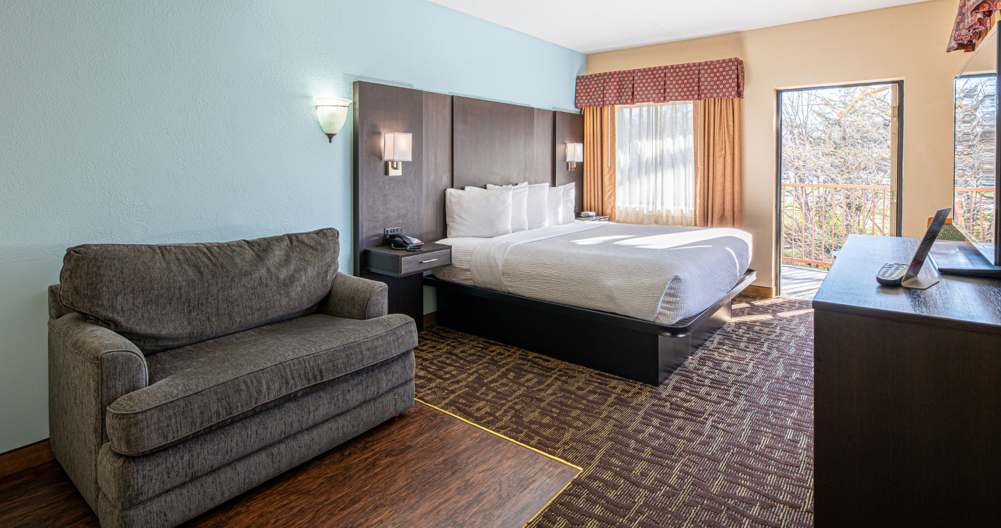 ENJOY STYLISH GUEST ROOMS IDEAL FOR LEISURE AND BUSINESS TRAVEL