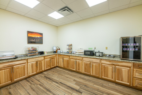 Welcome To River Bend Inn - Breakfast Bar